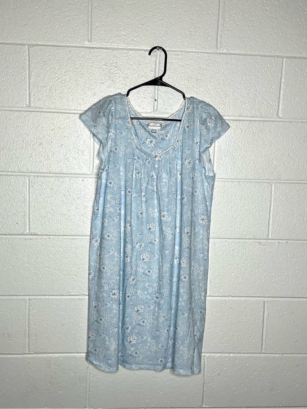 < Vintage Miss Elaine Ditsy Blue Floral Pattern Nightgown >